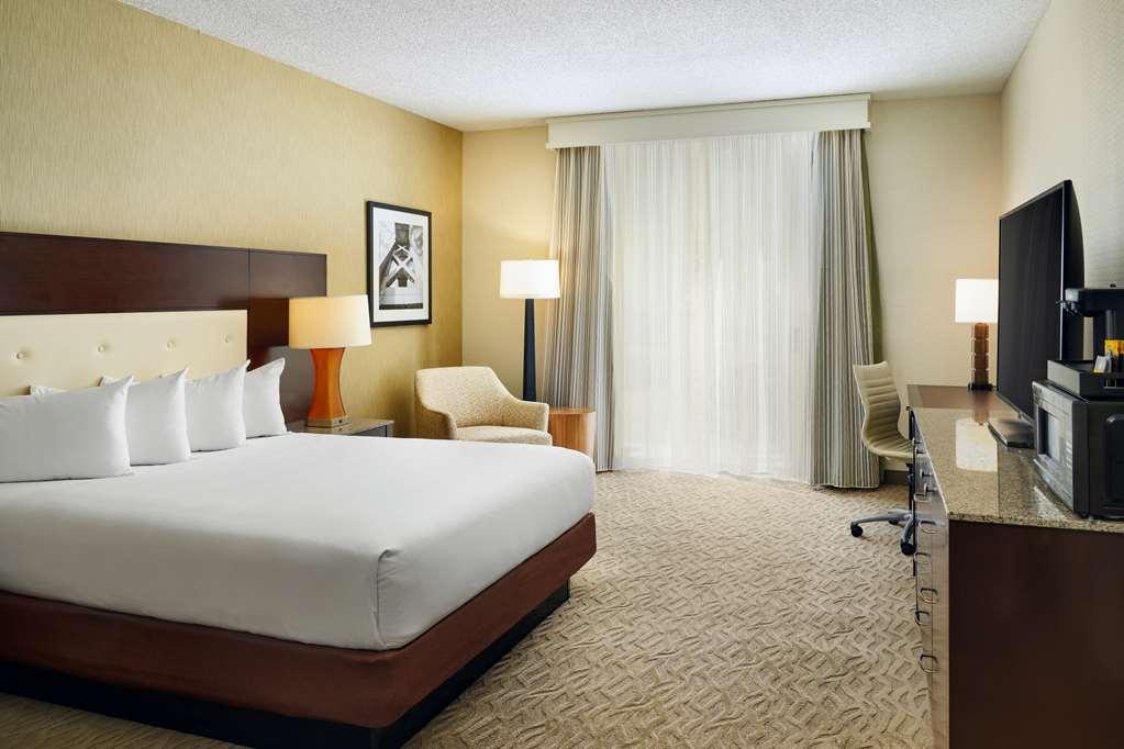 Hotel Hilton Airport 3*