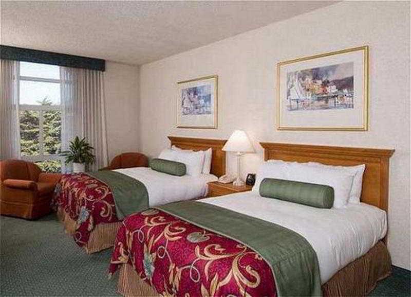 Hilton Airport 3* Oakland